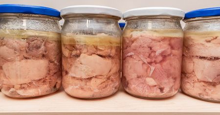 Mięso w słoiku jak za czasów PRL. Prosty skład, a każdy kęs rozpływa się w ustach