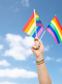 Poznańscy kibole atakują społeczność LGBT. Doszło do druzgocącej kradzieży