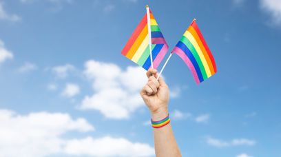 Poznańscy kibole atakują społeczność LGBT. Doszło do druzgocącej kradzieży