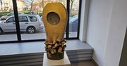Jak powstaje rzeźba? Poznaj tajemnice wystawy „Pomiędzy”