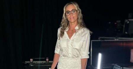 Piękna dziennikarka w czarnej stylizacji. "Wyglądasz cudownie"