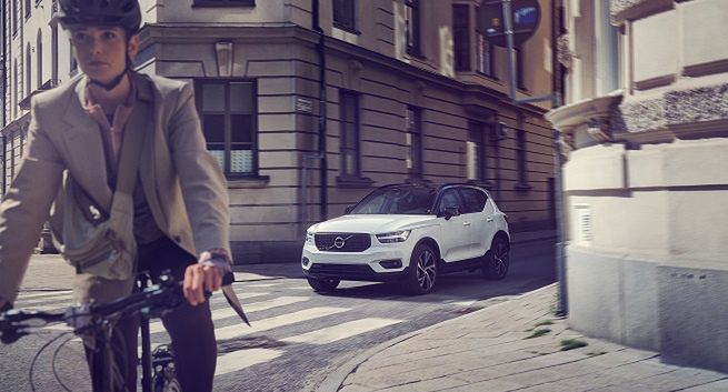 Volvo przekonuje, że "Ulice należą do biegaczy, pieszych i rowerzystów"