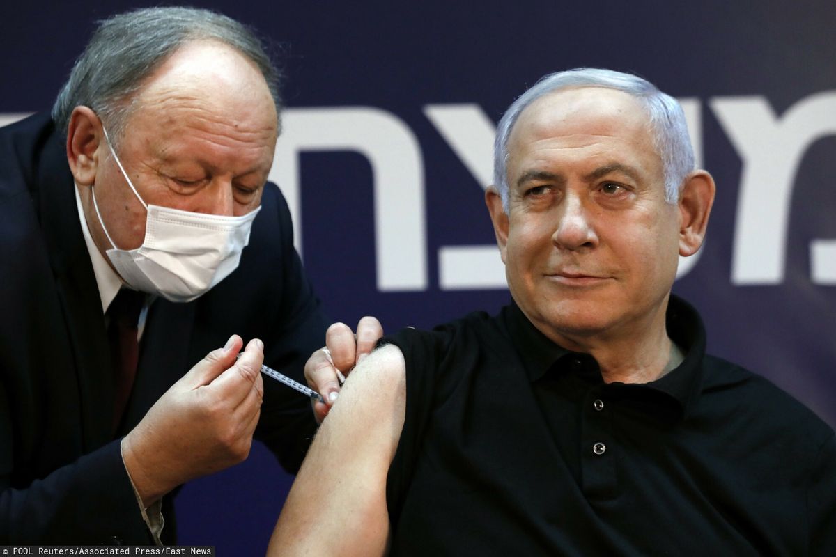 Izrael. Premier Bejamin Netanjahu przyjmuje szczepionkę przeciw COVID-19