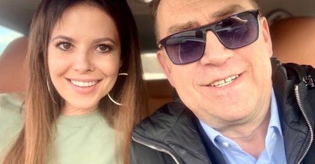 Maciej Orłoś trzy razy się rozwodził. Teraz nie odrywa rąk od młodej ukochanej