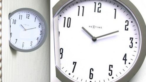 Zegar w ścianie uwięziony... 1