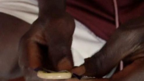 Jak z prezerwatywy zrobić piłkę do nogi? (wideo) 1