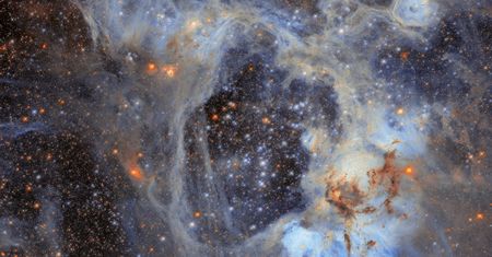 Hubble sfotografował mgławicę N44. W środku widać ogromną "superbańkę"