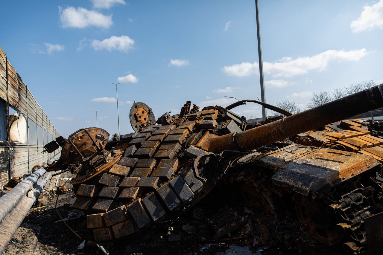 Zniszczony rosyjskie czołg w Ukrainie.