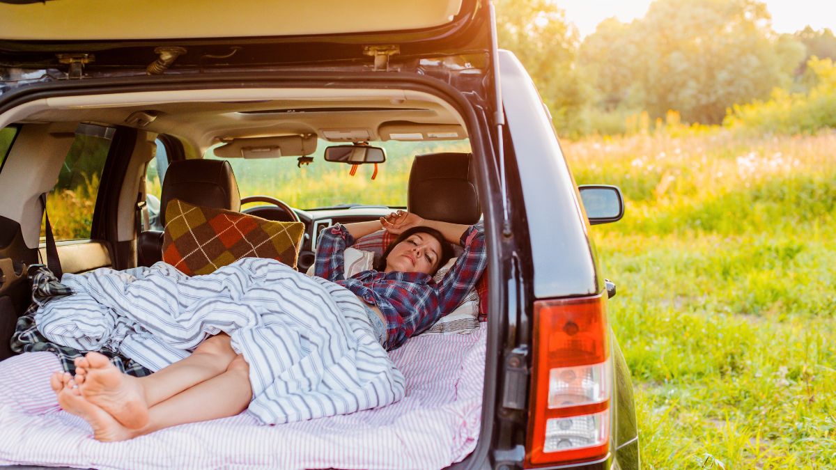 Spanie w aucie wcale nie jest takie oczywiste 