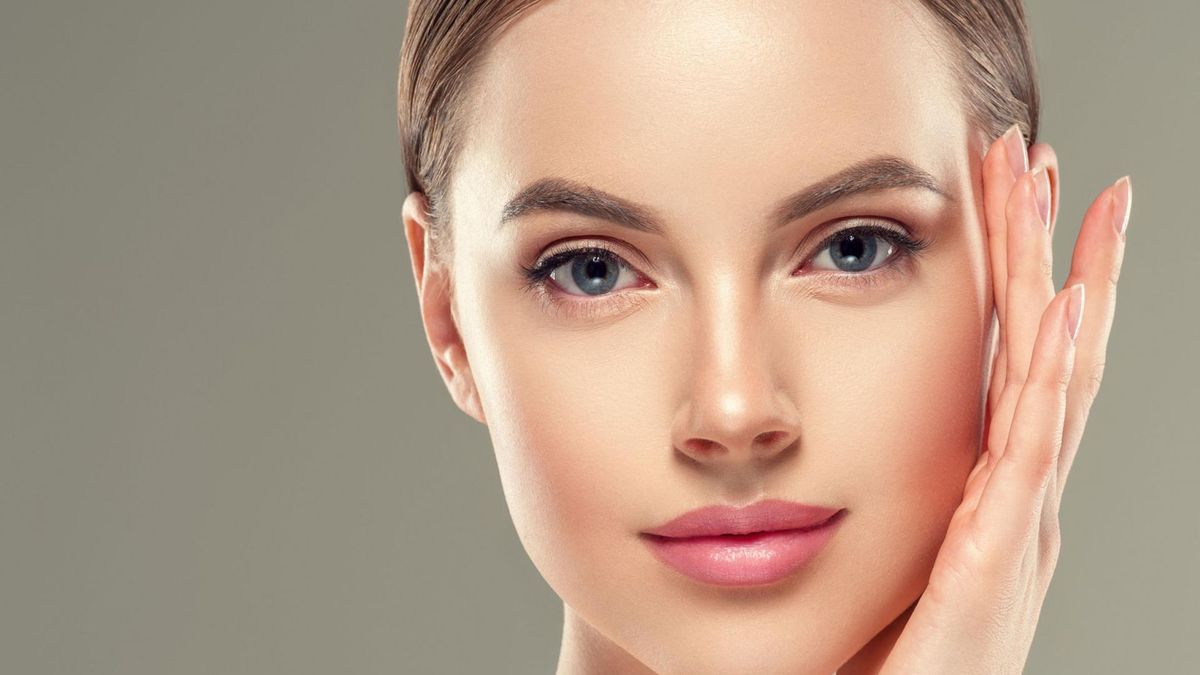 Karboksyterapia to zabieg polegający na wykorzystaniu medycznego dwutlenku węgla. Terapia pozwala zmniejszyć widoczność cieni pod oczami, a także poprawić ogólny wygląd cery.