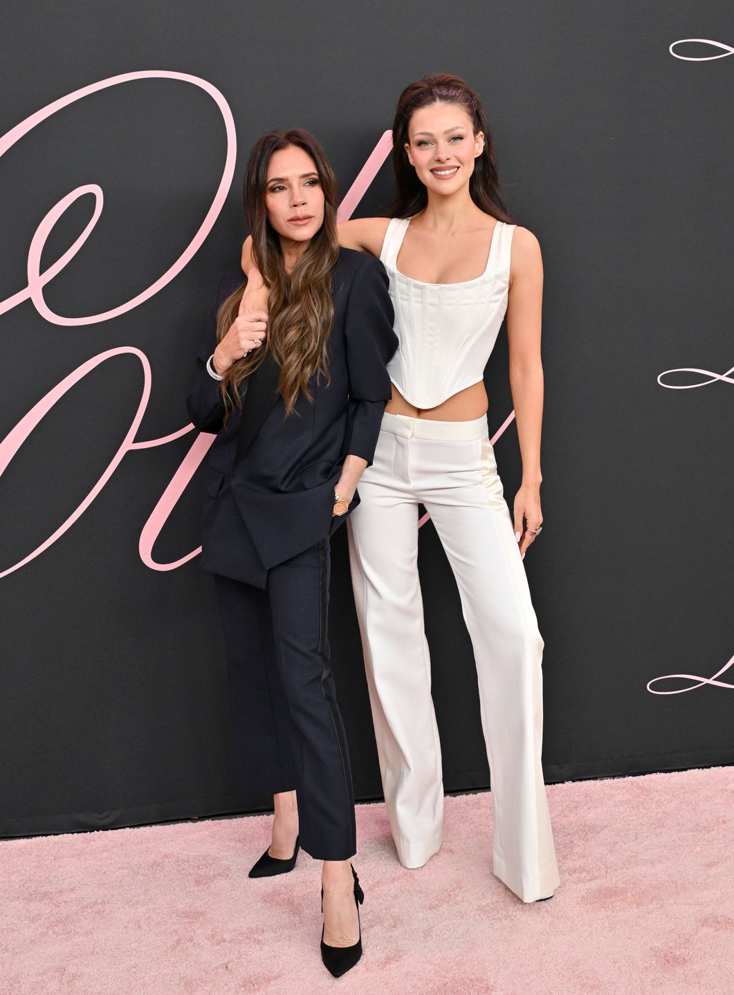 Nicola Peltz Beckham i Victoria Beckham