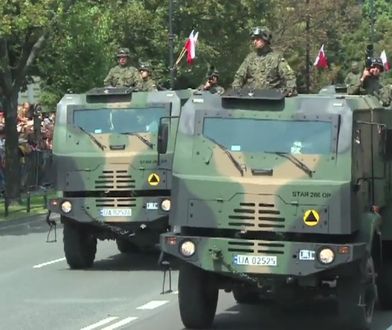 Defilada wojskowa na ulicach Warszawy (WIDEO)