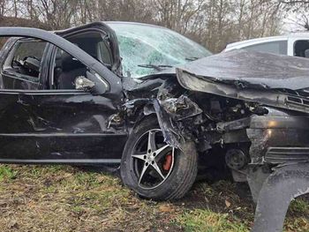 Krępiec: Kierowca volkswagena zjechał na czołówkę z oplem. 43-latek miał 2,5 promila alkoholu w organizmie