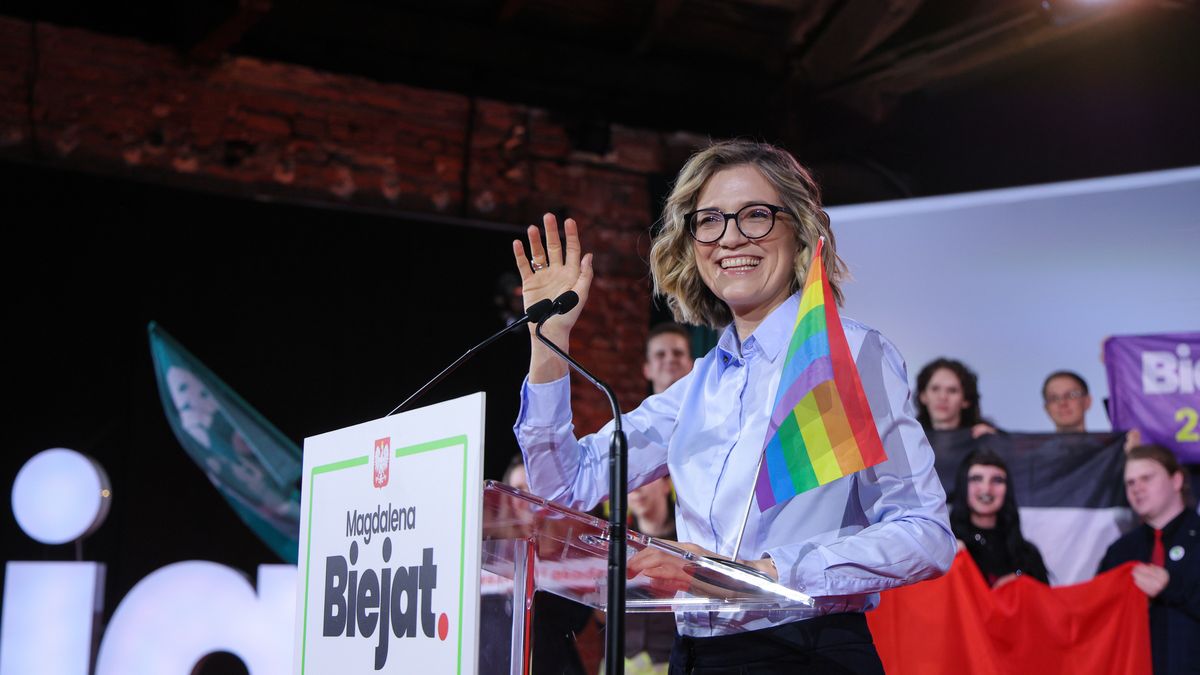 Warszawa, 12.04.2025. Wybory Prezydenta RP 2025 - kampania. Wicemarszałkini Senatu, kandydatka Lewicy Magdalena Biejat podczas wspólnej konwencji z Młodą Lewicą, 12 bm. w Warszawie. (mr) PAP/Rafał Guz