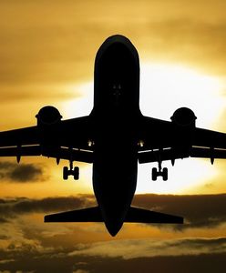 Koronawirus. Wszyscy zdrowi weszli do samolotu. Kilkadziesiąt zarażonych osób