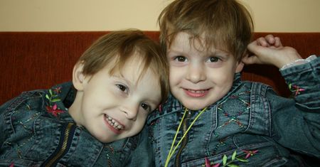 Bliźniaczki z Janikowa rozdzielono 17 lat temu. Jak teraz wygląda ich życie?