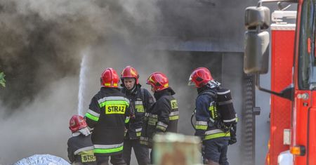 Kędzierzyn-Koźle. Pożar w pawilonie handlowym. Jedna osoba ranna