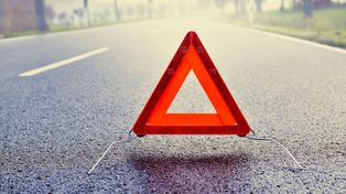 Tragiczny wypadek koło Bielska-Białej. Nie żyje pieszy, potrącony przez kierowcę audi. Czarny alert drogowy na Śląsku