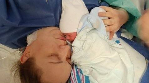 Śląskie. 35-letnia kobieta, której w 2018 r. temu przeszczepiono serce, urodziła w Katowicach zdrowe dziecko.