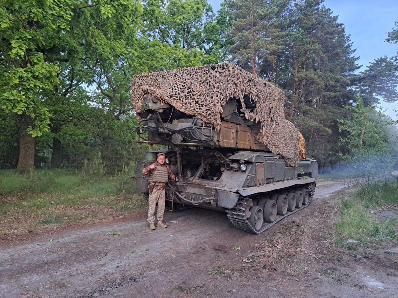 Ukraiński system przeciwlotniczy FrankenSAM bazujący na poradzieckim Buk-M1 zintegrowanym zachodnimi pociskami. 