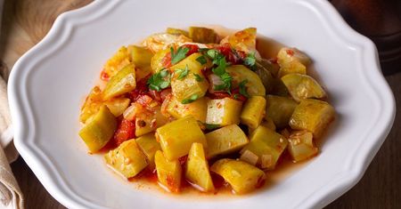 Zapomnij o plackach. Ta cukinia po turecku to mój największy hit tego lata