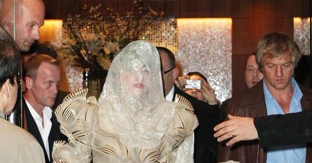 Lady Gaga zawinięta w firankę? COŚ NOWEGO?