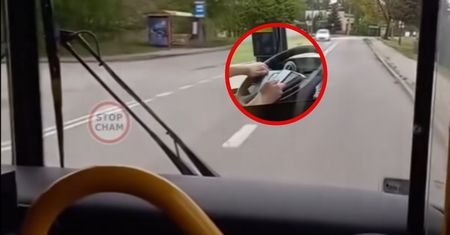 Kierowca autobusu przyłapany. "Przykład braku odpowiedzialności"