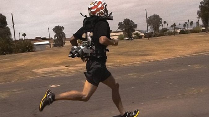 Jetpack nie tylko do latania. Odrzutowy plecak, dzięki któremu człowiek może szybciej biegać! 1