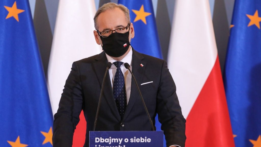 Adam Niedzielski jest zwolennikiem utrzymania części obostrzeń do końca ferii, tj. do 17 stycznia