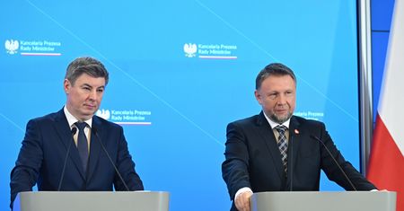 Tony węgla zalegają na składach. Są skutki. "Okazja do przekrętu"