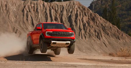 Nowy Ford Ranger Raptor wskakuje na drogi. W końcu z porządnym silnikiem!