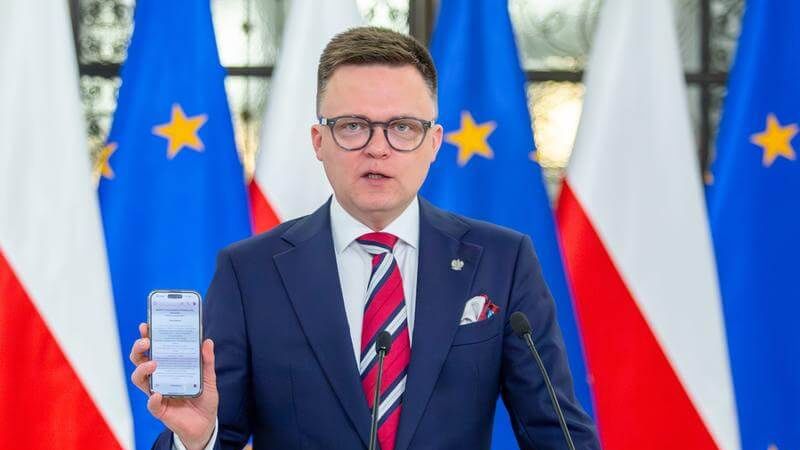 Marszałek Sejmu Szymon Hołownia "Konstytucja"