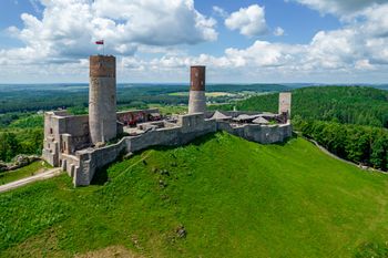 Chęciny: Rycerzyk ma już imię - Chęcimir. Został oficjalną maskotką