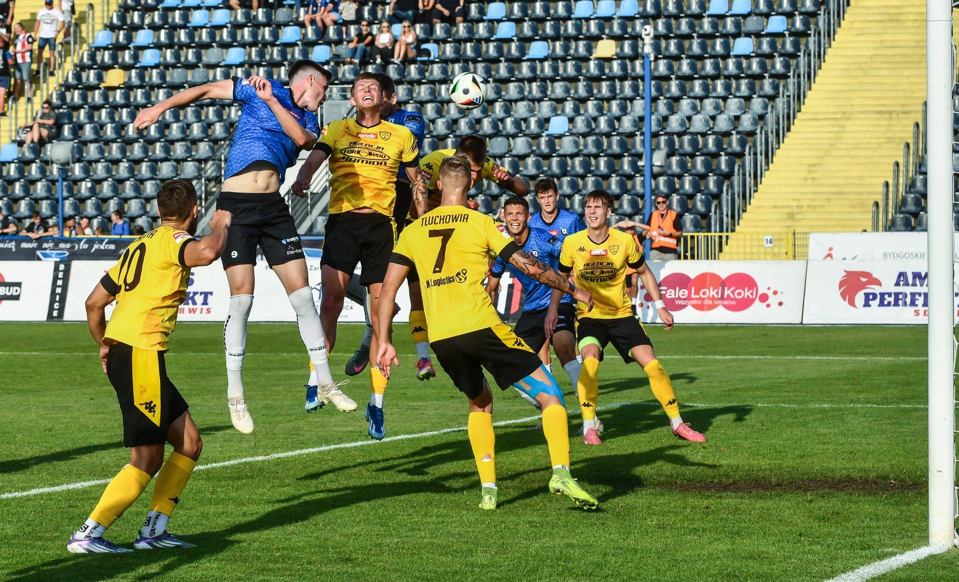 Zawisza Bydgoszcz - Tłuchowia Tłuchowo 4:0 (4:0), bramki: Marcel Strzyżewski (5), Filip Kozłowski (24), Maciej Kona (28, karny), Sebastian Rak (40)