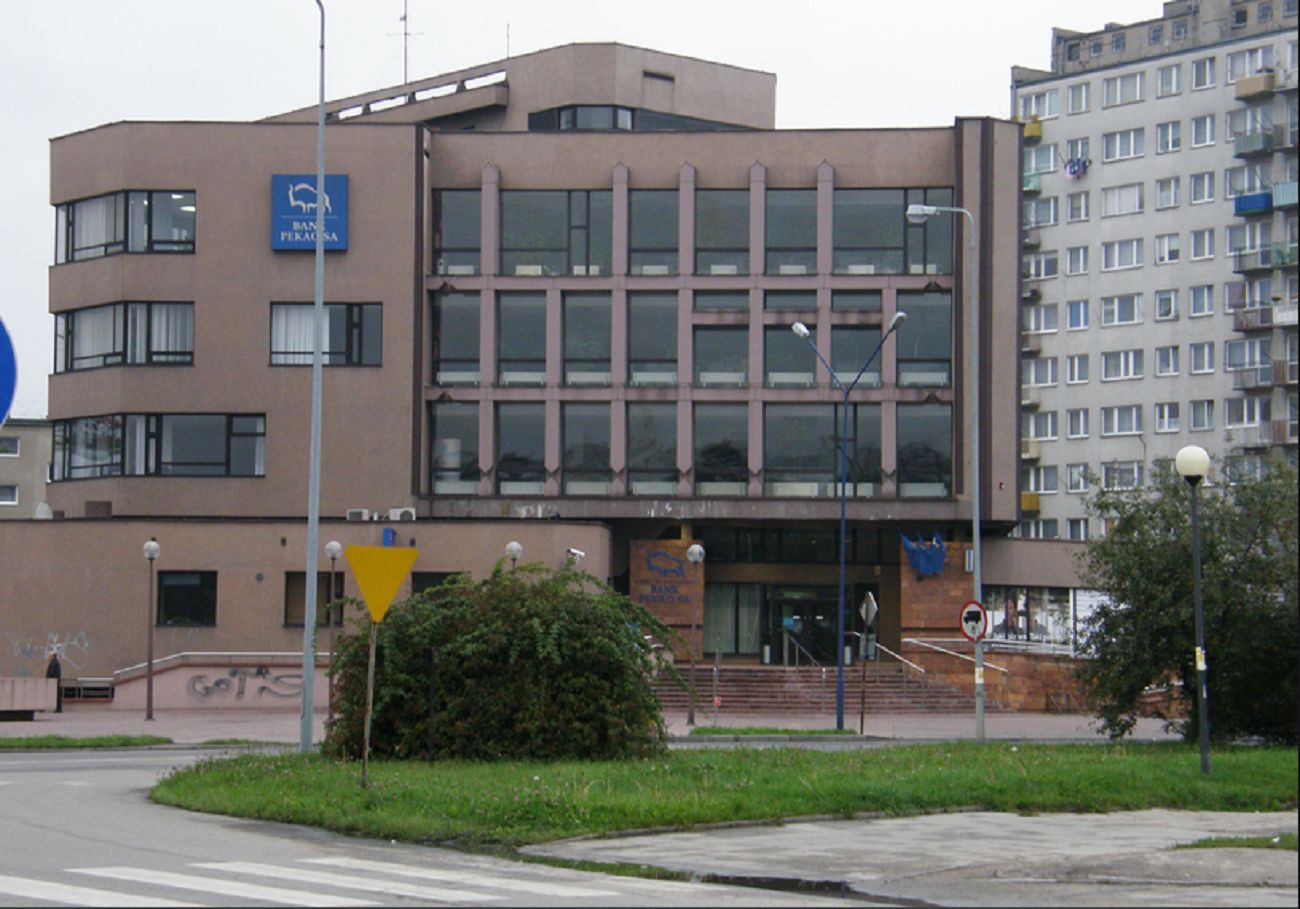 Bank Pekao S.A. publikuje raport. Ogromne premie dla prezesów