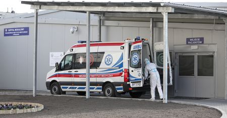 Koronawirus. Trzecia fala wirusa trwa, rząd szykuje się na czwartą. Wszystko przez świąteczne wyjazdy