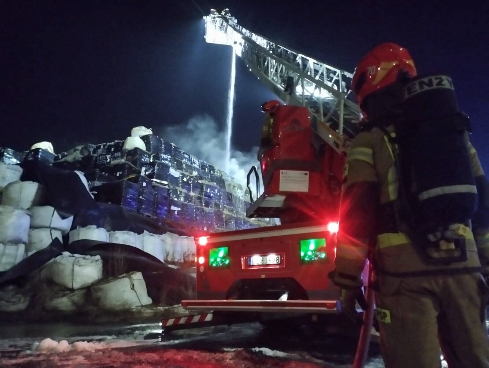Pożar składowiska odpadów w Płoszowie koło Radomska