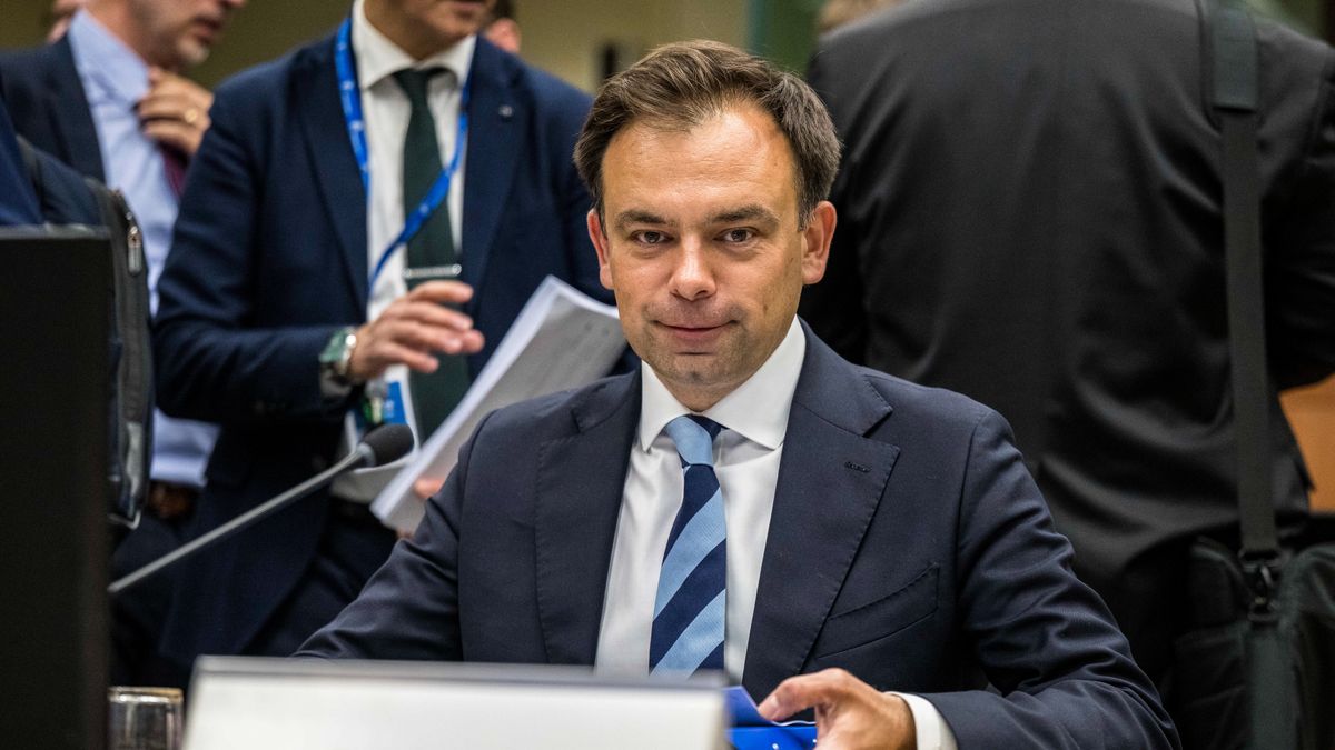 Andrzej Domański
Bruksela, Belgia, 04.05.2026. Minister finansów RP Andrzej Domański przed posiedzeniem eurogrupy w tzw. formacie inkluzywnym (rozszerzonym o kraje spoza strefy euro), 4 bm. w Brukseli. (aldg) PAP/Wiktor Dąbkowski
Wiktor Dąbkowski
eu, eurogrupa, eurogrupy, polityk polityka, posiedzenie, ue