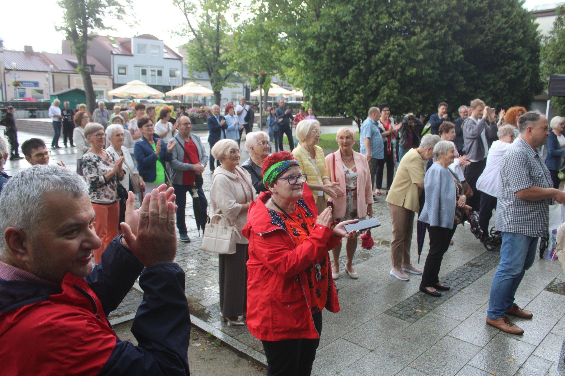 Koncert Promieni Bełchatowa i Zespołu Pieśni Ludowej &#34;Okaryna&#34; oraz potańcówka