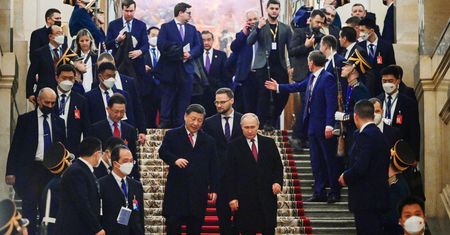 Putin "upokorzony". Xi "zaciska pętlę na szyi" dyktatora