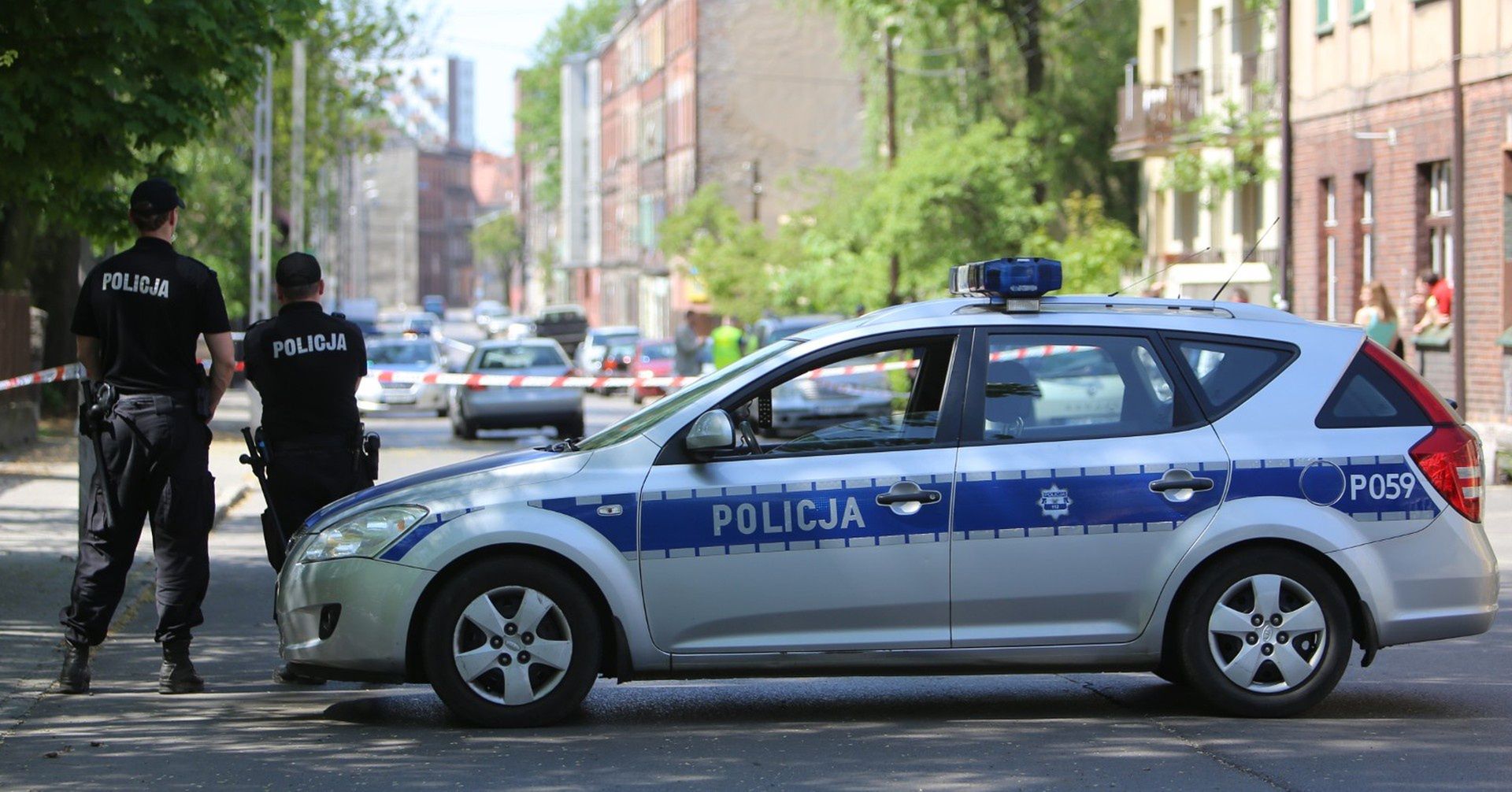 Ataki na policjantów na Śląsku. Kiedy funkcjonariusze sięgają po broń?