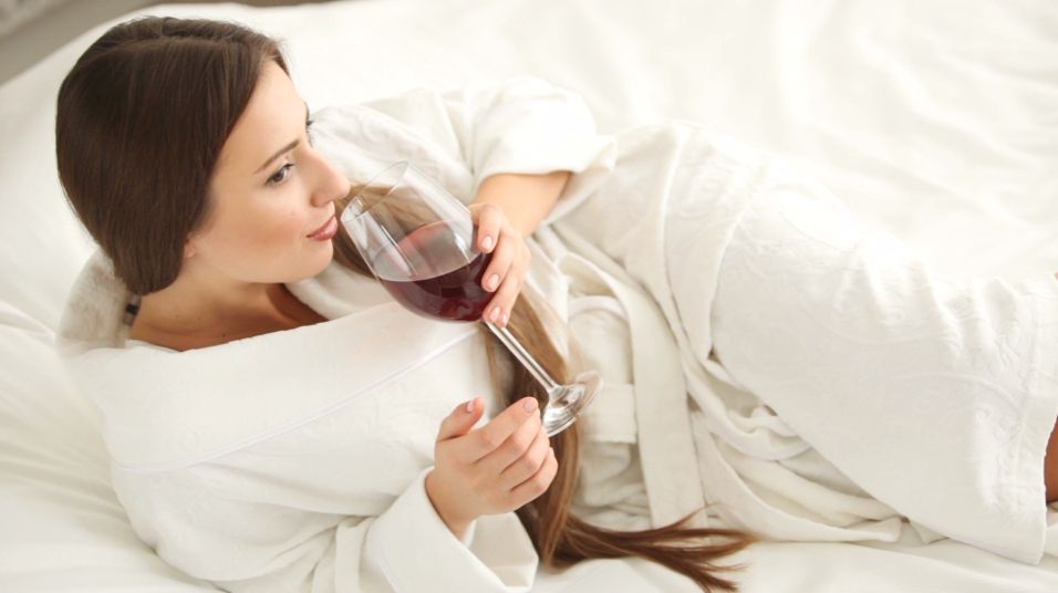 5 powodów, by pić czerwone wino. Sprawdź, na co pomaga (WIDEO)