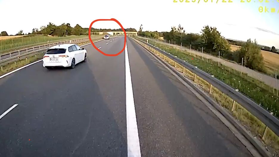Samochód osobowy jechał pod prąd droga S7 w okolicach Elblaga