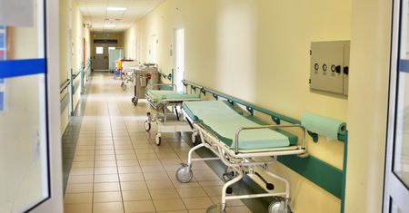 Hiszpania. Pierwszy taki przypadek na świecie. 15-latek w szpitalu