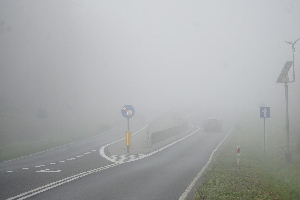 Wielkopolskie: Gęsta mgła ograniczy widoczność na drodze