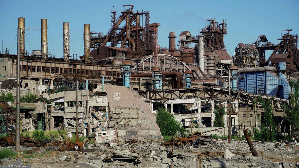 Ruiny zakładów Azowstal po rosyjskim ataku na Mariupol