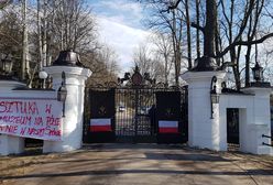 Pracownicy stadniny w Janowie Podlaskim pilnują bramy. Nie wpuszczą nowej prezes