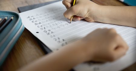 Wstyd nie mieć 100 proc. Dyktando z wyrazów, których używamy codziennie