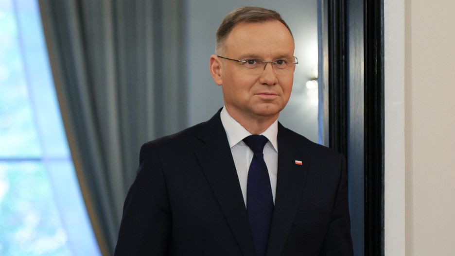 Warszawa, 16.04.2024. Wizyta prezydent Republiki Słowackiej Zuzany Caputovej. Prezydent RP Andrzej Duda (P) i prezydent Słowacji Zuzana Caputova (L) podczas konferencji prasowej po spotkaniu w Pałacu Prezydenckim w Warszawie, 16 bm. (ad) PAP/Paweł Supernak
