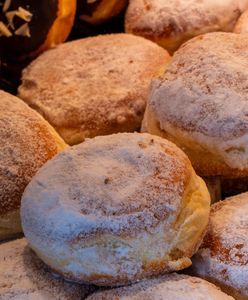 Pączki na tłusty czwartek. Gdzie najtaniej? Tu kosztują grosze